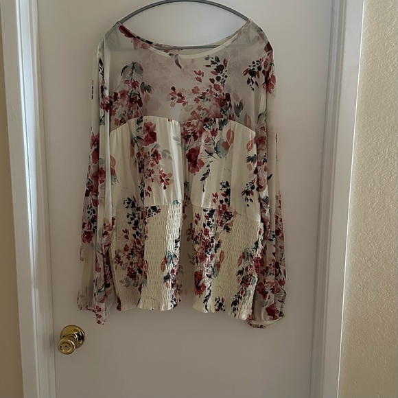 🆕NWT🔖Gorgeous Torrid Smocked Sweetheart Neckline Top - 4x - Picture 6 of 8